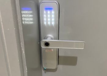 استديو بسرير ماستر 