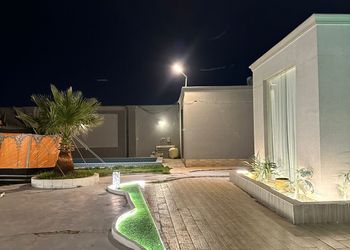 شاليه بمجلس واسع ومسبح خارجي 