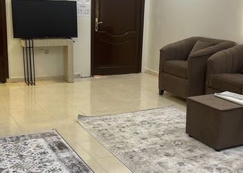 شقة بثلاث غرف نوم وصالة