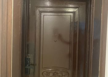 شقة بصالة انيقة وغرفتين نوم