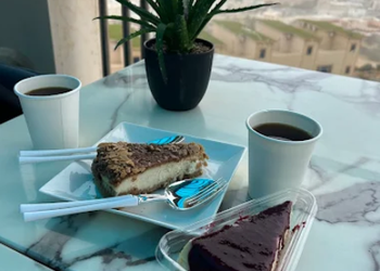 شقة بغرفتين نوم وصالة 