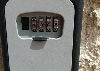 شاليه بألعاب مائية وجلسة خارجية