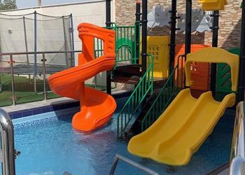 استراحة بجلسة خارجية ومسطح اخضر