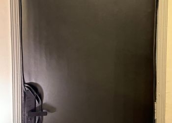استديو بأثاث مريح وبسيط 