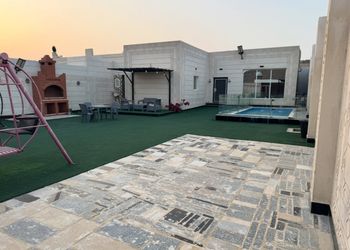 شاليه بمسطح اخضر ومسبح