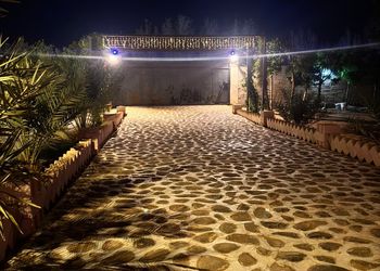 مزرعة بمناظر خلابة وجلسة خارجية 
