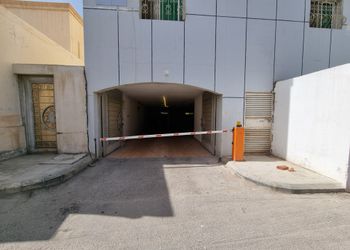 غرفة نوم بسرير ماستر
