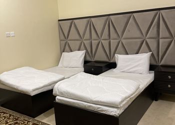شقة بغرفة معيشة وغرفتين نوم 
