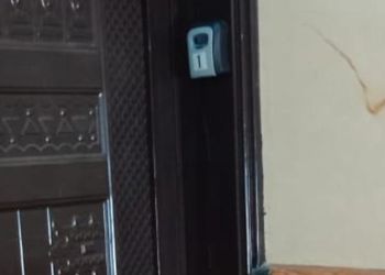 شقة بصالة وثلاث غرف نوم