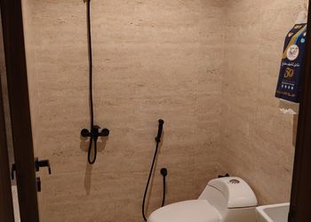 شقة فاخرة بصالة و أربع غرف نوم