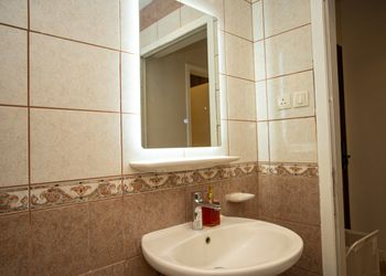 استديو بسرير ماستر وجلسة جانبية 