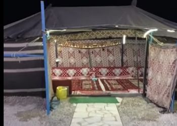 مخيم  بجلسة خارجية وبيت شعر 