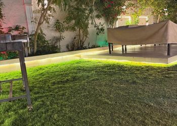 شاليه بمسطح اخضر و مسبح