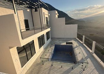 شاليه بغرفتين نوم ومسبح
