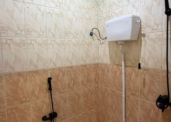 شقة بصالة أنيقة ودخول ذاتي