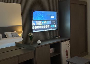 استديو بسرير ماستر وأثاث مريح 