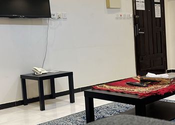 شقة بغرفتين نوم وصالة 