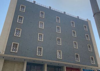 شقة بصالة وغرفتين نوم بموقع مميز 