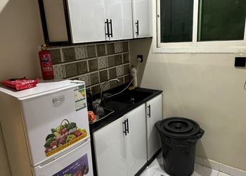 شقة بغرفة معيشة وغرفة نوم 