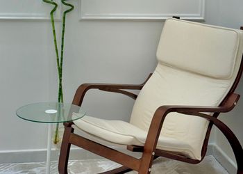 استديو بأثاث مريح وبسيط 