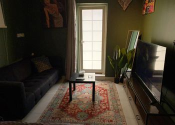 استديو بأثاث مريح وبسيط 