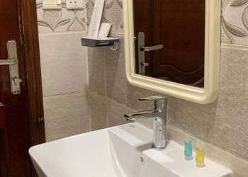 شقة بغرفة معيشة وغرفة نوم 