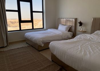شقة فاخرة مكونة من ثلاث غرف نوم