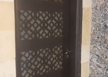 شاليه بجلسة خارجية ومسبح 