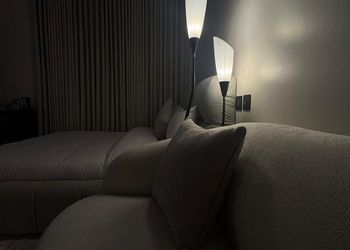 استديو بدخول ذاتي وتصميم هادئ 