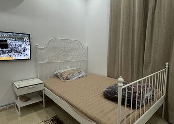 استديو بأثاث مريح وبسيط 