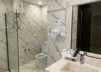 استديو بسرير ماستر وأثاث مريح 