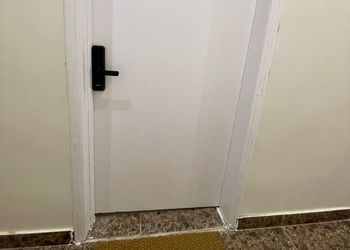 استديو بسرير ماستر وجلسة جانبية 
