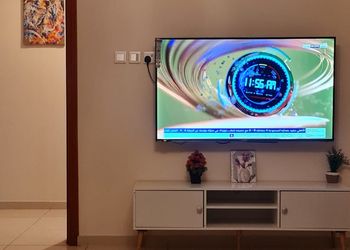 شقة بصالة وغرفة نوم بأثاث مريح 