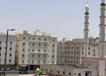 شقة بغرفتين نوم وصالة 