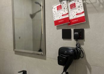 شقة بغرفة معيشة وغرفة نوم 