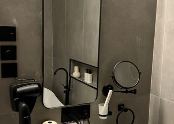 شقة بدخول ذاتي وصالة أنيقة 