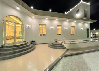 استراحة بملعب كره قدم وسله 