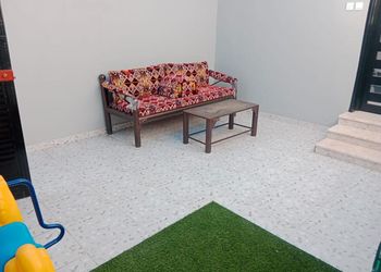 شاليه بمسبح و ألعاب أطفال.