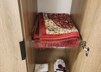 شقة بغرفة جلوس وغرفتين نوم 