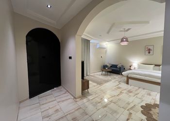 استديو بتصميم انيق ودخول ذاتي