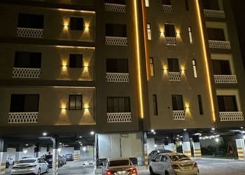 استديو بجلسة جانبية ودخول ذاتي 