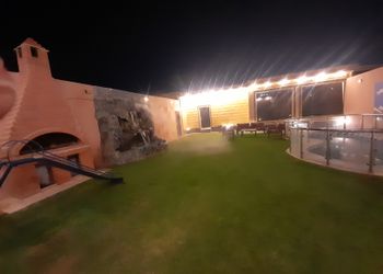 شاليه بصالة وجلسة خارجية 