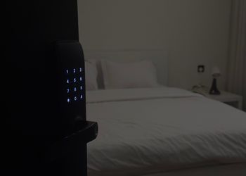 استديو بسرير ماستر وجلسة جانبية 