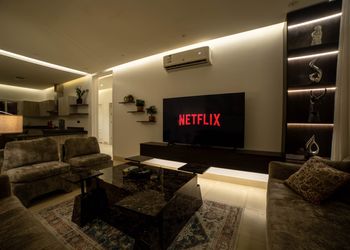 شقة بغرفتين وسينما وبلياردو