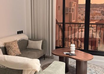 استديو بتصميم مودرن دخول ذاتي 