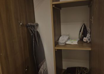 شقة بغرفة معيشة وغرفتين نوم 