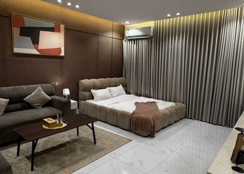 استديو بأثاث مريح وبسيط