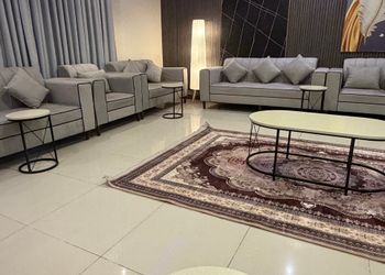 شاليه بمجلس واسع ومسبح خارجي 