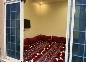 شاليه بجلسة خارجية ومسبح خارجي