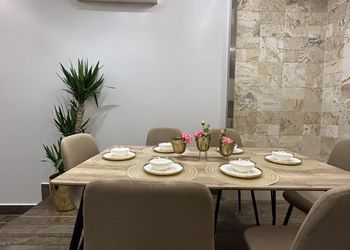 شاليه بجلسة خارجية ومسبح خارجي